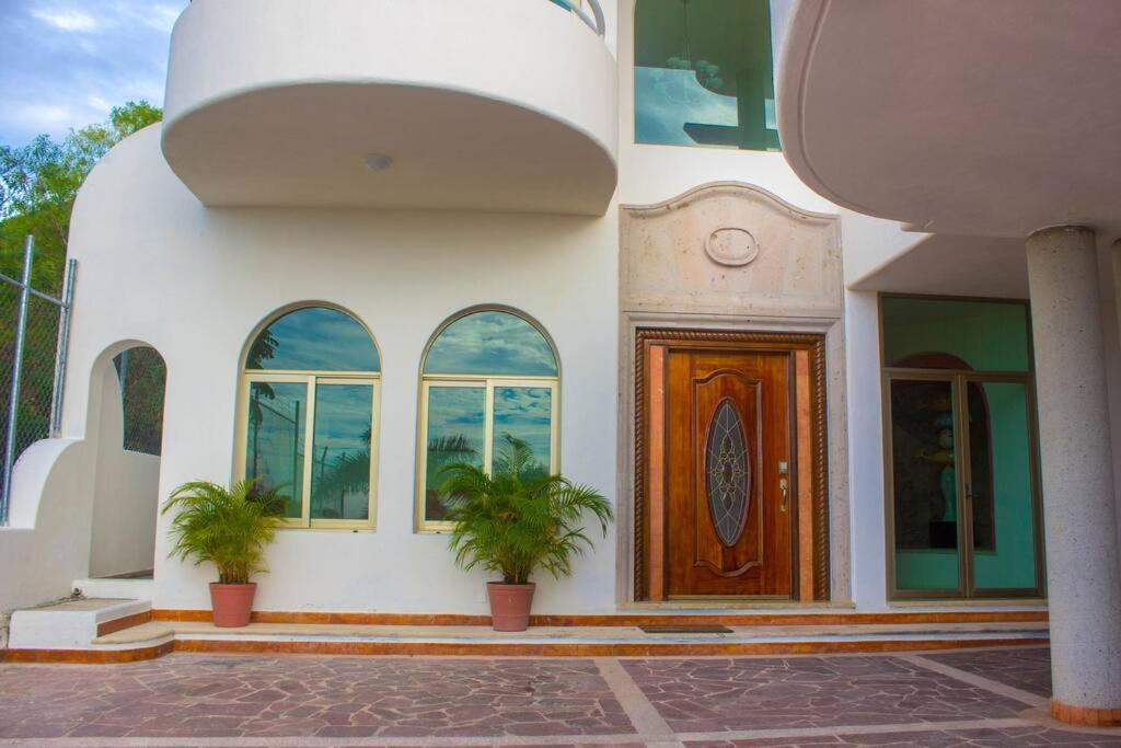Mozzafiato Private With Full Staff And Heated Pool