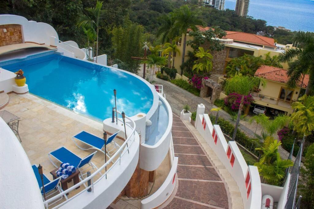 Villa Mozzafiato Private With Full Staff And Heated Pool