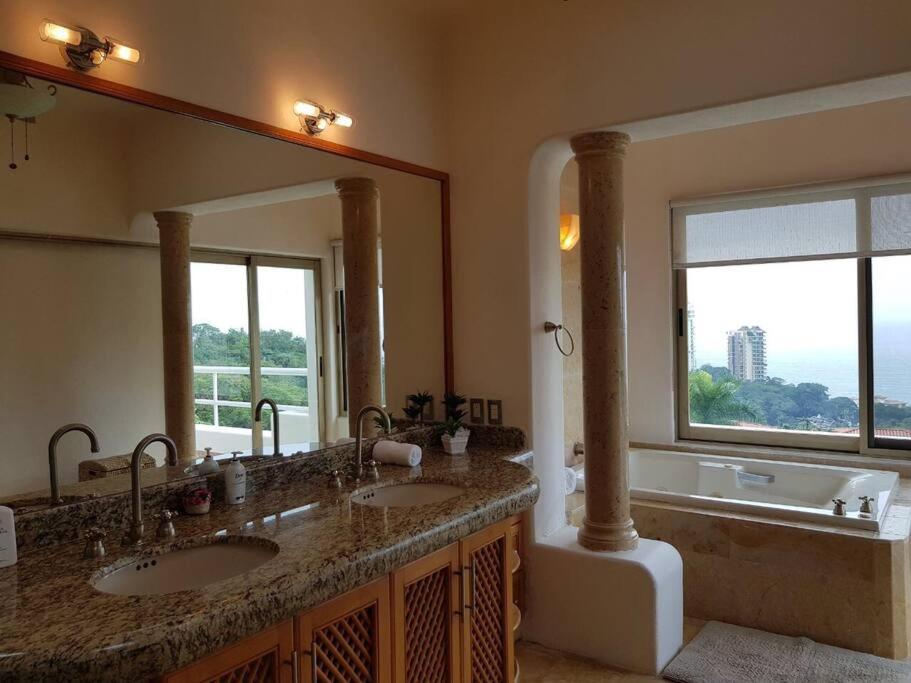 Mozzafiato Private With Full Staff And Heated Pool *