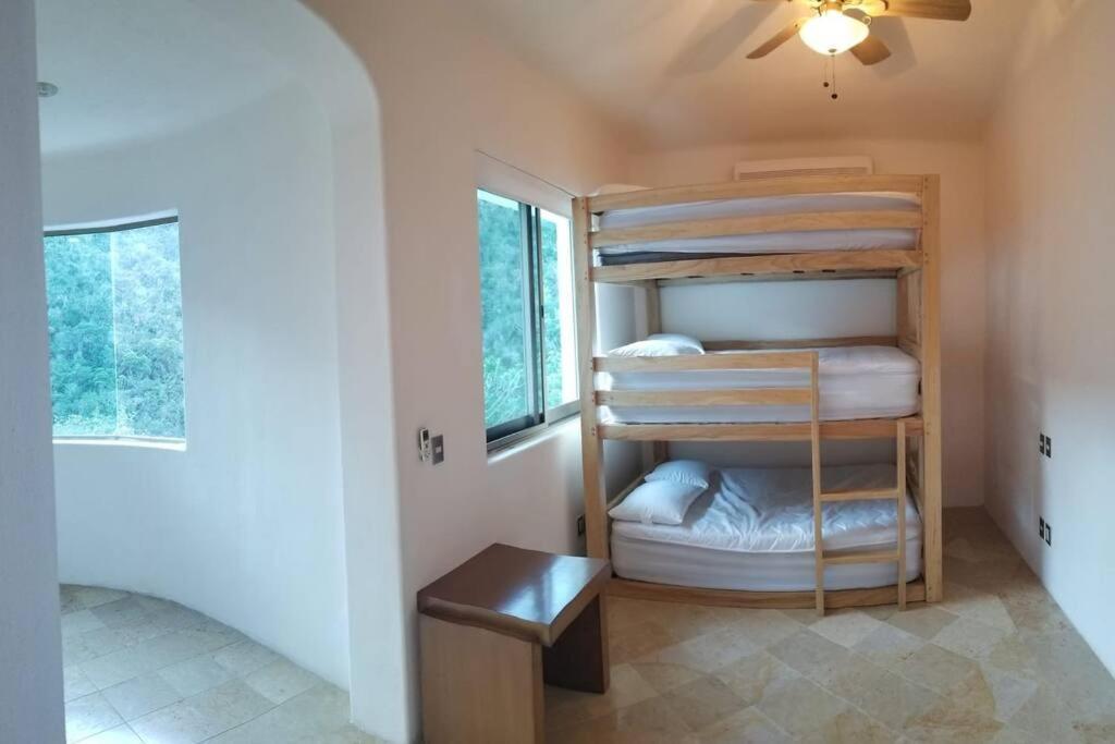 Mozzafiato Private With Full Staff And Heated Pool Villa