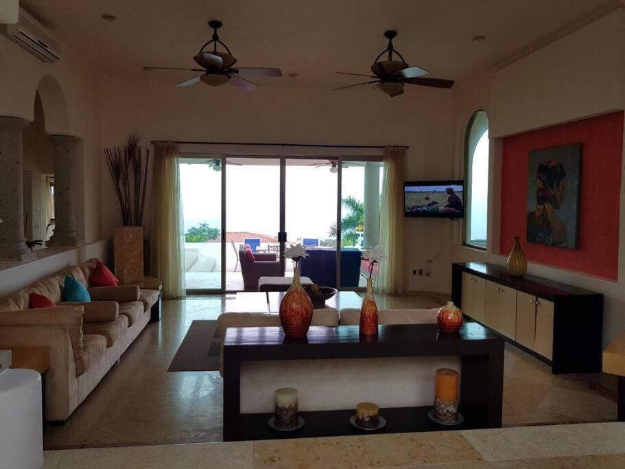 Mozzafiato Private With Full Staff And Heated Pool Villa *