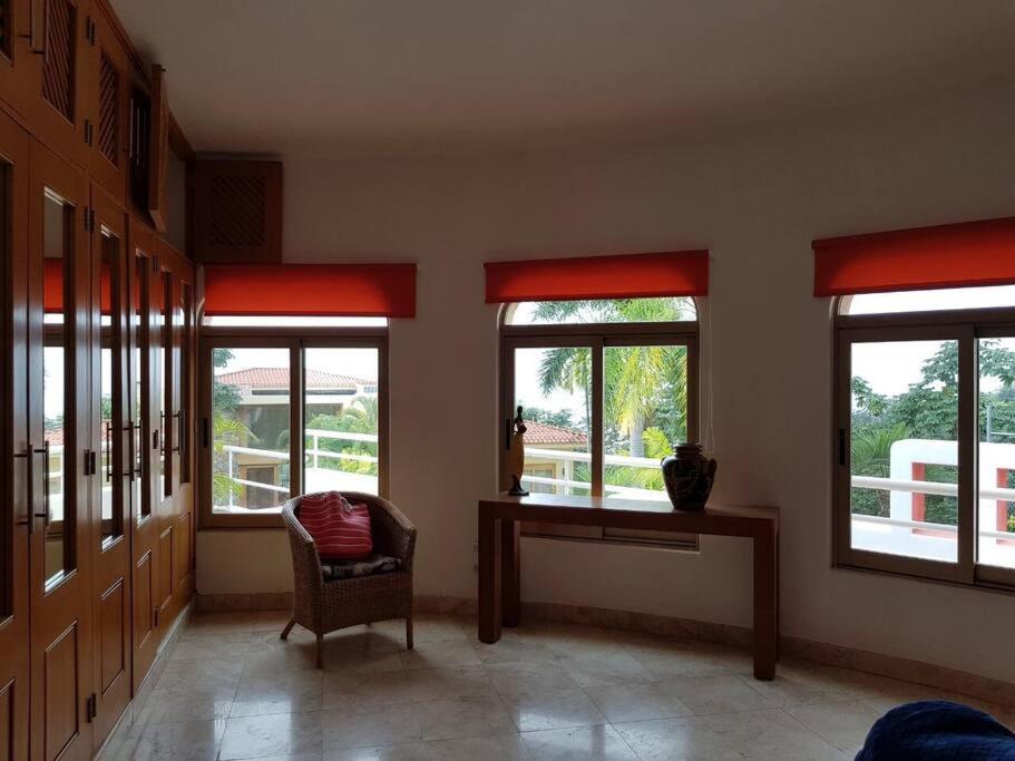 Mozzafiato Private With Full Staff And Heated Pool