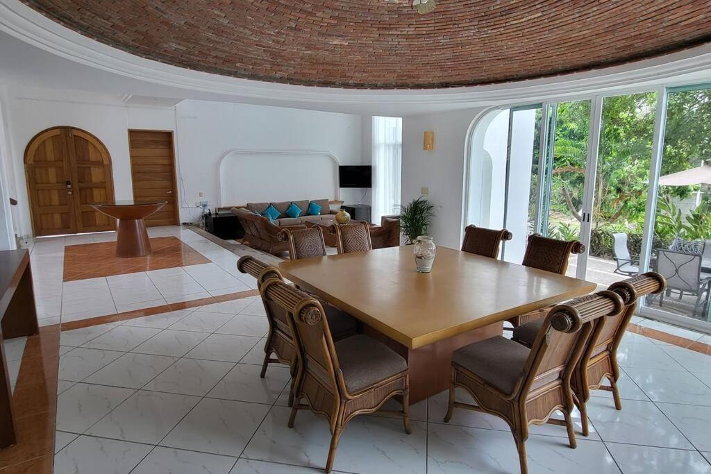 Villa Martha Garza Blanca - Heated Pool, Chef & Full Staff Included *