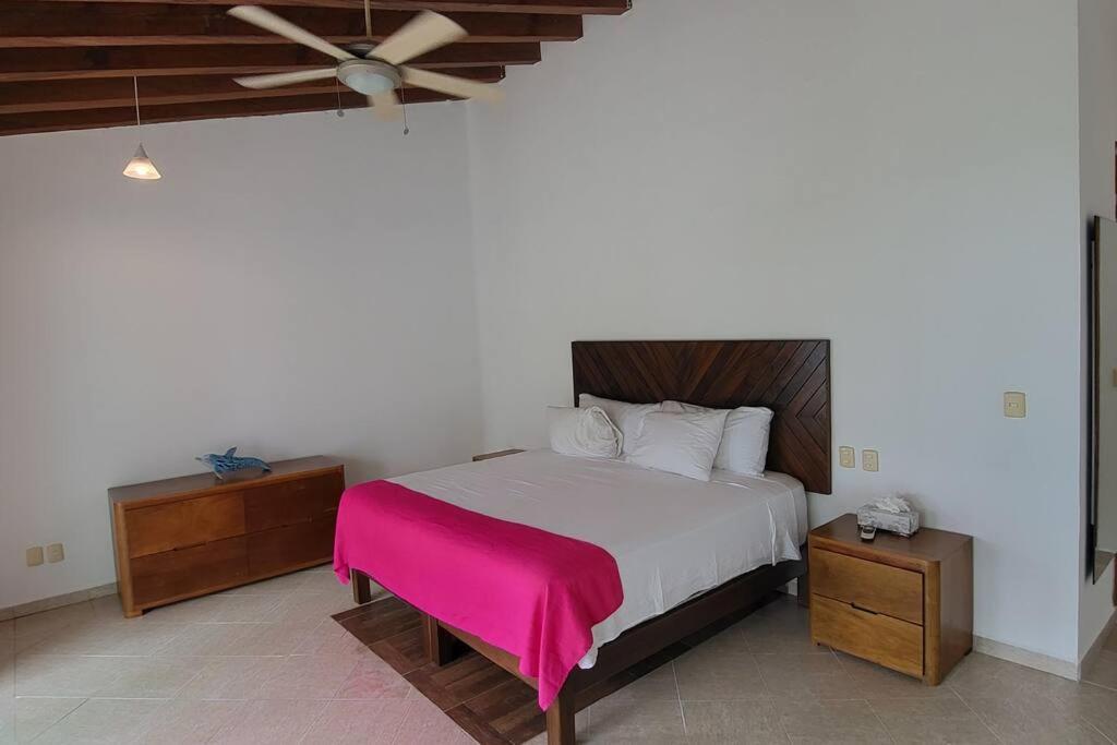 Martha Garza Blanca - Heated Pool, Chef & Full Staff Included Villa