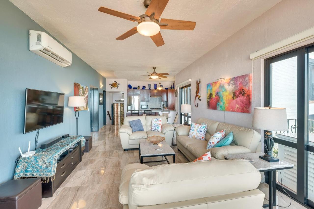 With Bay Views And Pool Access! Apartment *