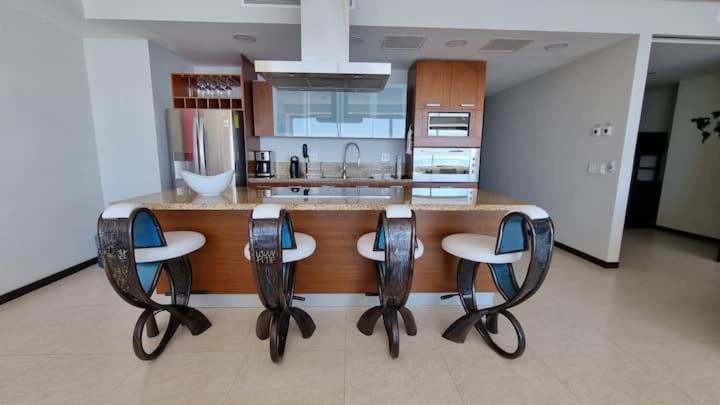 Beachfront Peninsula Apartamento *