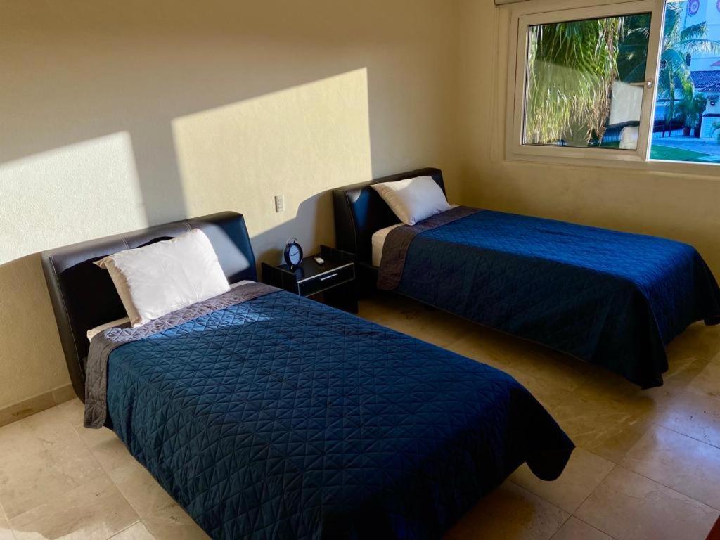 Navarro: Marina Vallarta *