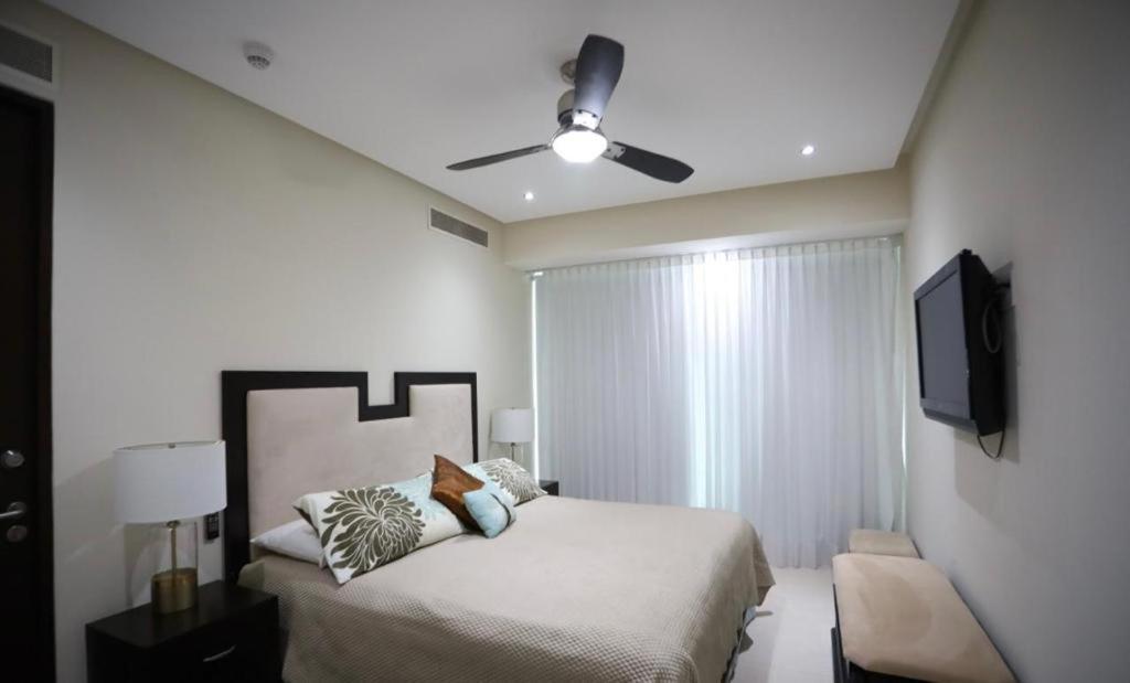 Beachfront Peninsula Apartamento *