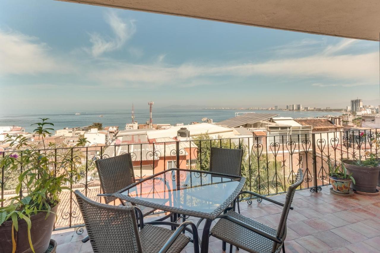 With Bay Views And Pool Access! Apartment