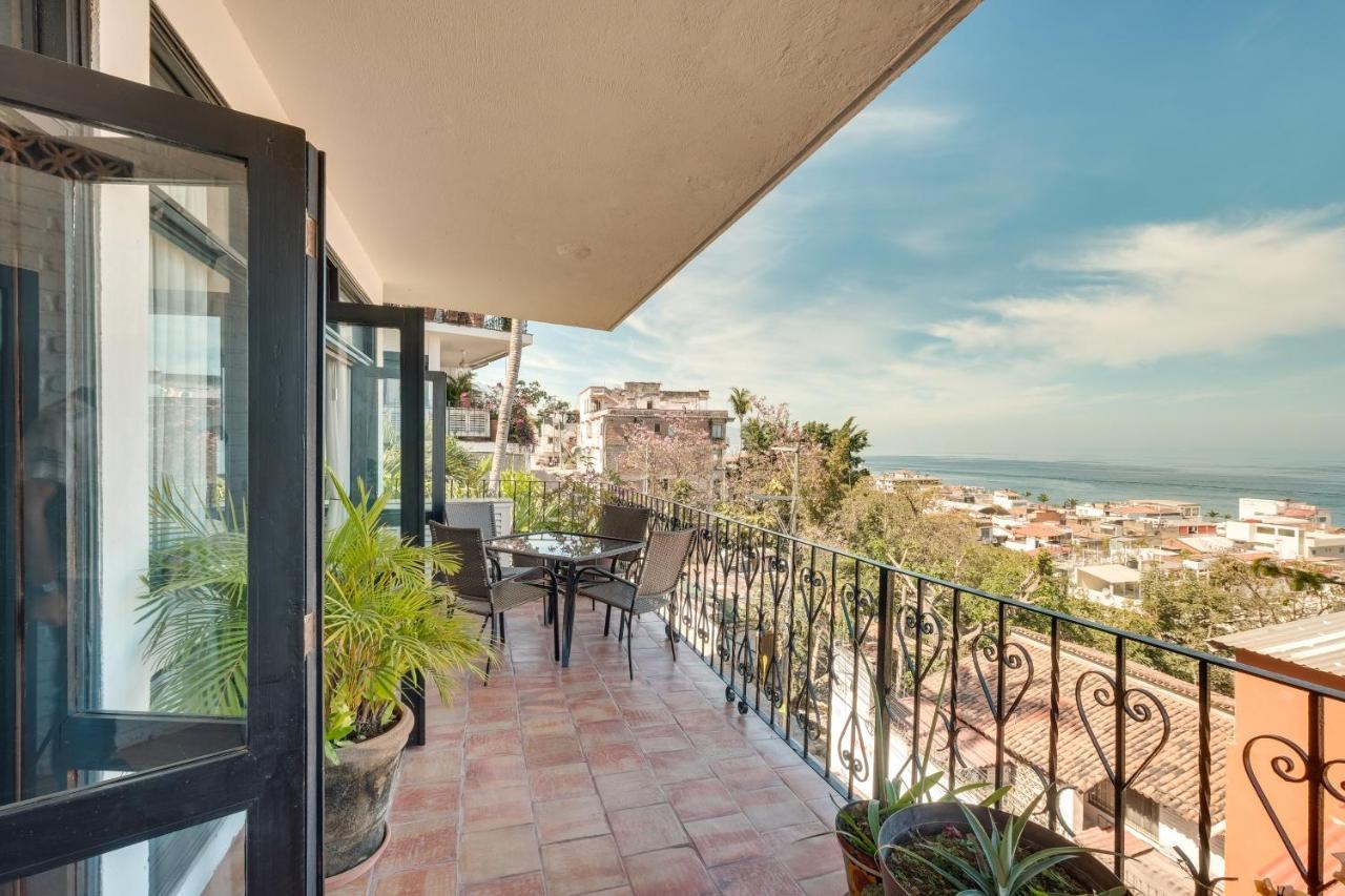 Apartment With Bay Views And Pool Access!