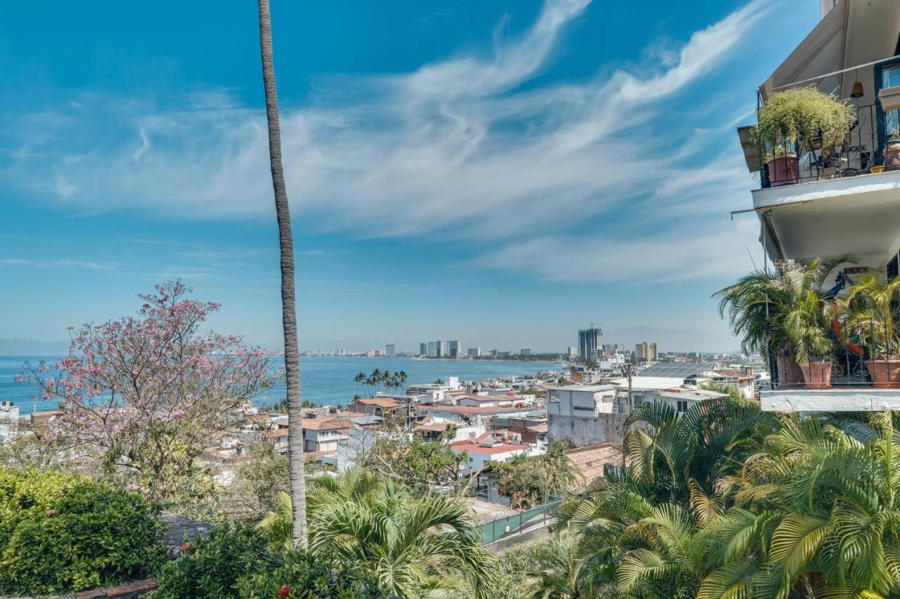 Apartment With Bay Views And Pool Access!