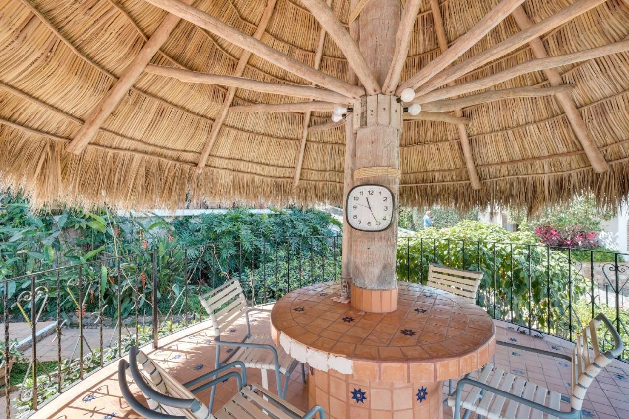Apartment With Bay Views And Pool Access! *