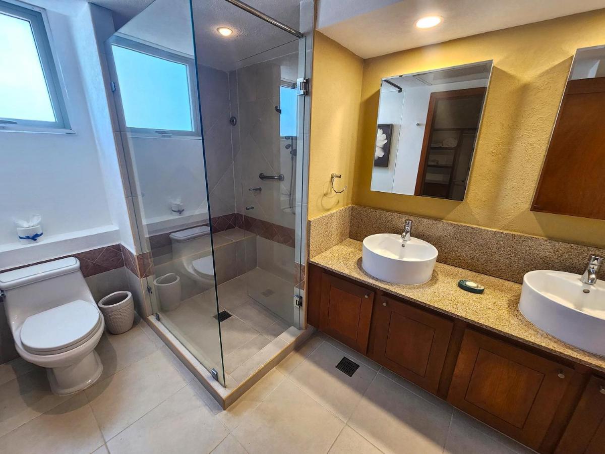 Amazing Views, Beachfront Grand Venetian *