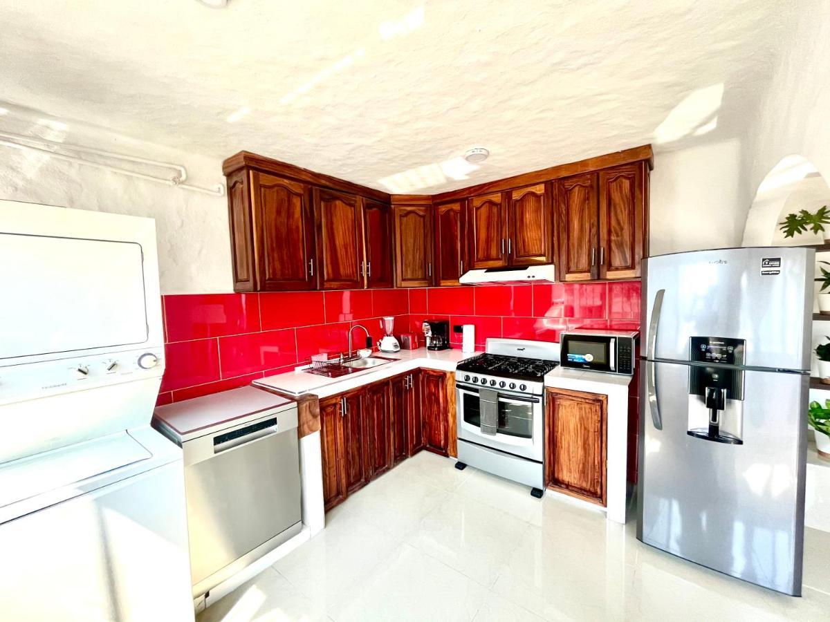 Location! W/ Pool Apartment