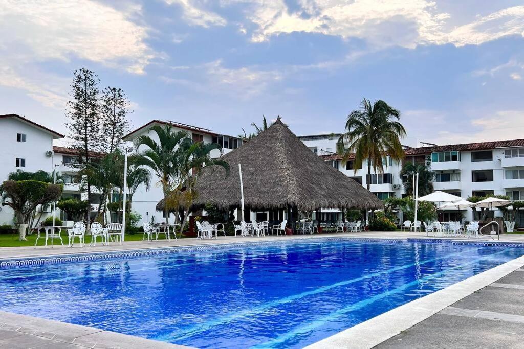 Apartment Near Beaches And Shops *