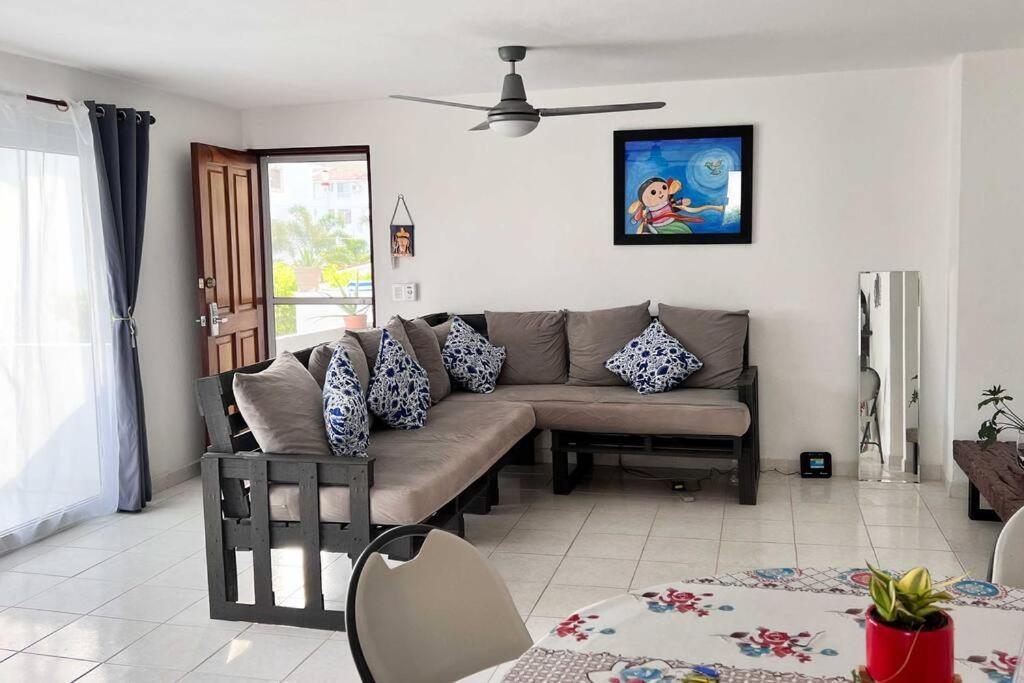 Near Beaches And Shops Apartment *