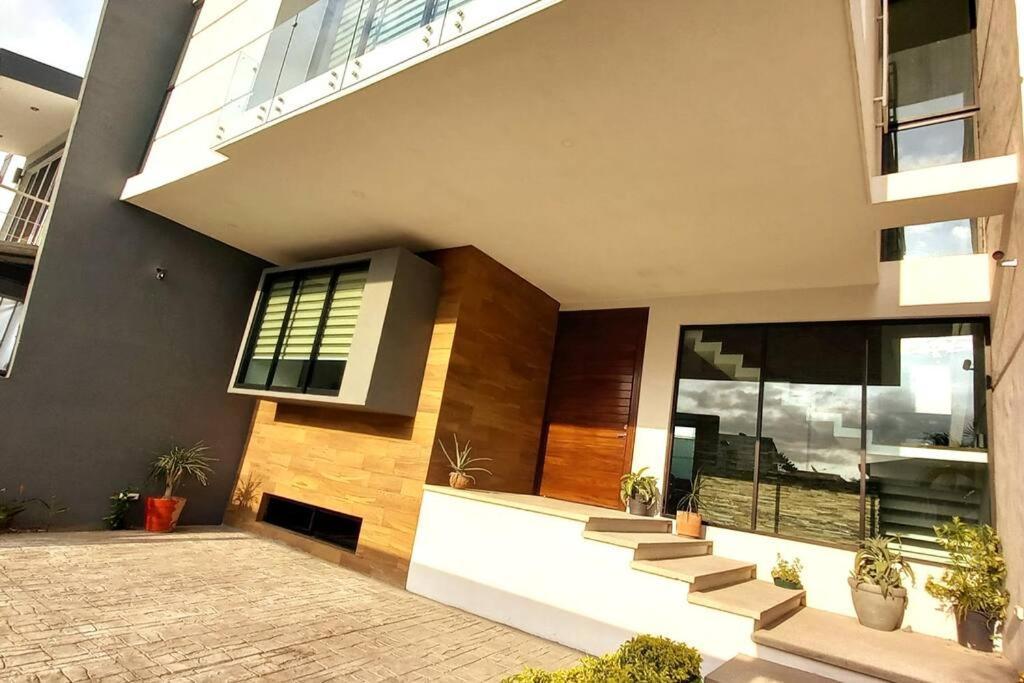 Сasa de vacaciones New 4 Bedroom House Sleeps 16 Pool, Bbq And More! *