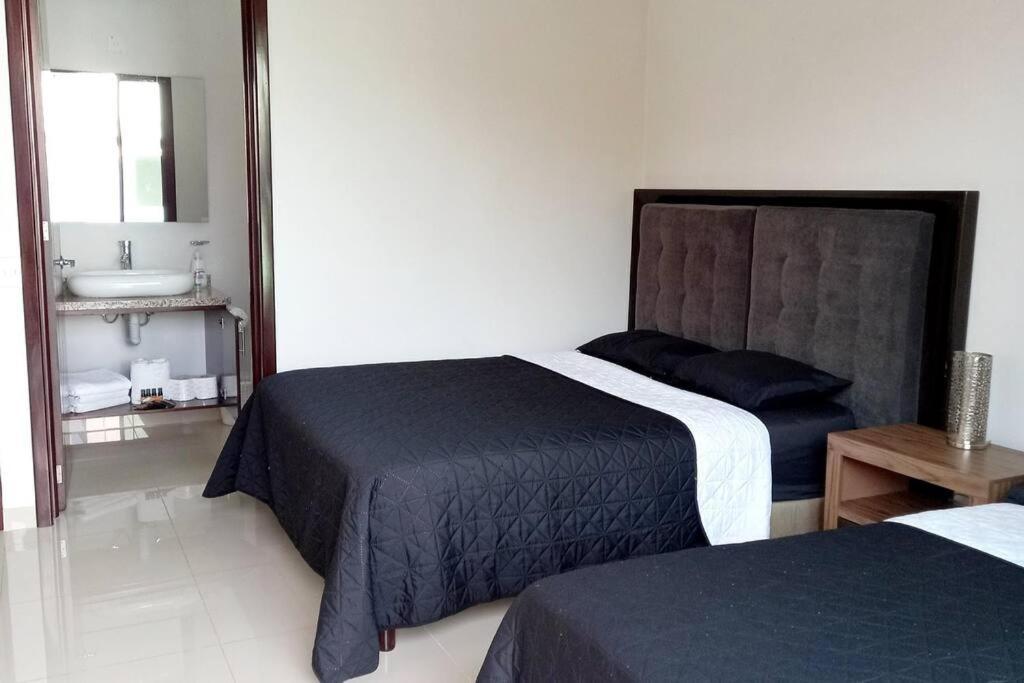 New 4 Bedroom House Sleeps 16 Pool, Bbq And More!
