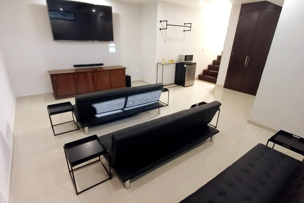 New 4 Bedroom House Sleeps 16 Pool, Bbq And More! *