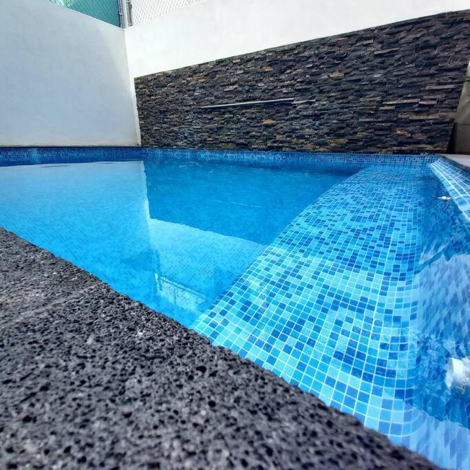 New 4 Bedroom House Sleeps 16 Pool, Bbq And More! *