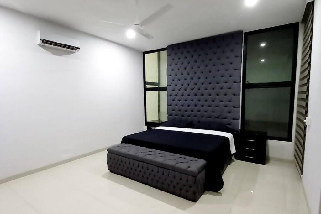 Сasa de vacaciones New 4 Bedroom House Sleeps 16 Pool, Bbq And More! *