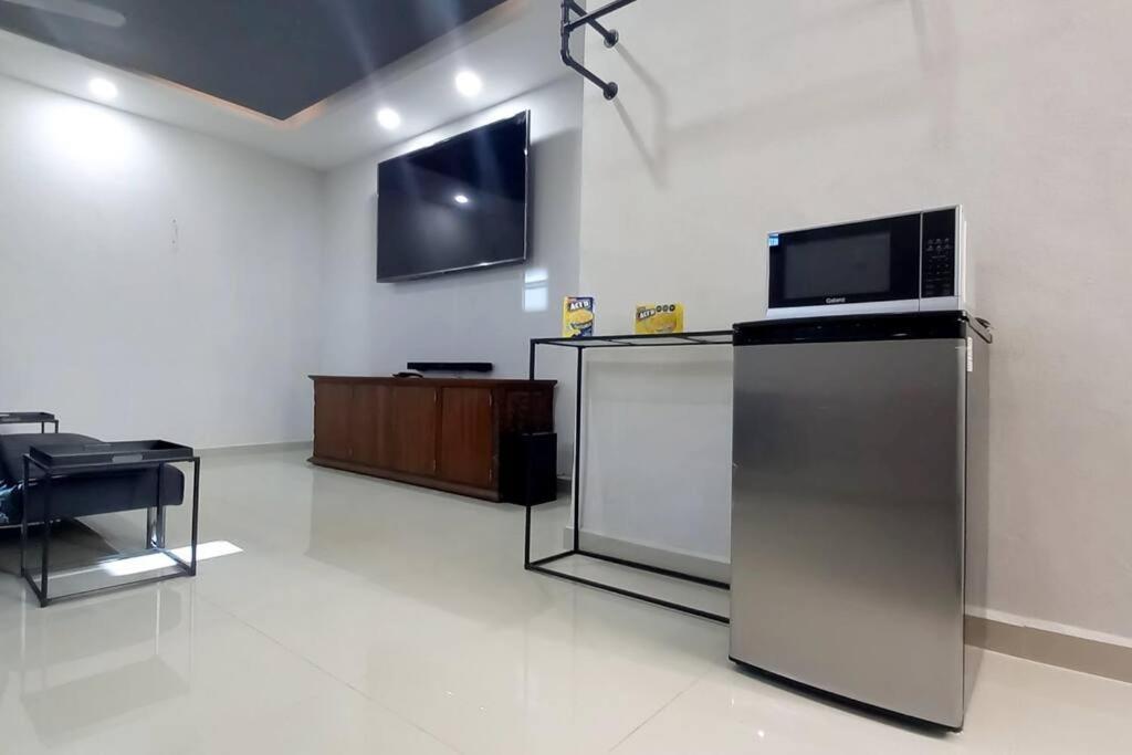 Сasa de vacaciones New 4 Bedroom House Sleeps 16 Pool, Bbq And More!
