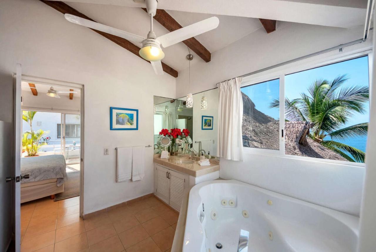 Beachfront Salinas House Villa