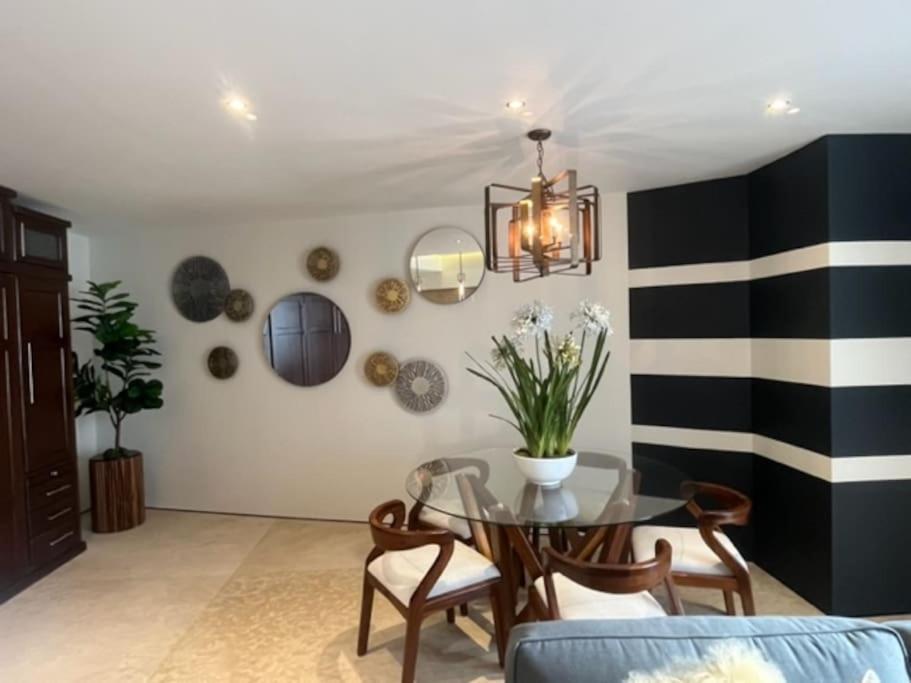 Luxury Condo-in The Heart Of Zona Romantica, Steps From Restaurants, Shops And Nightlife Apartment