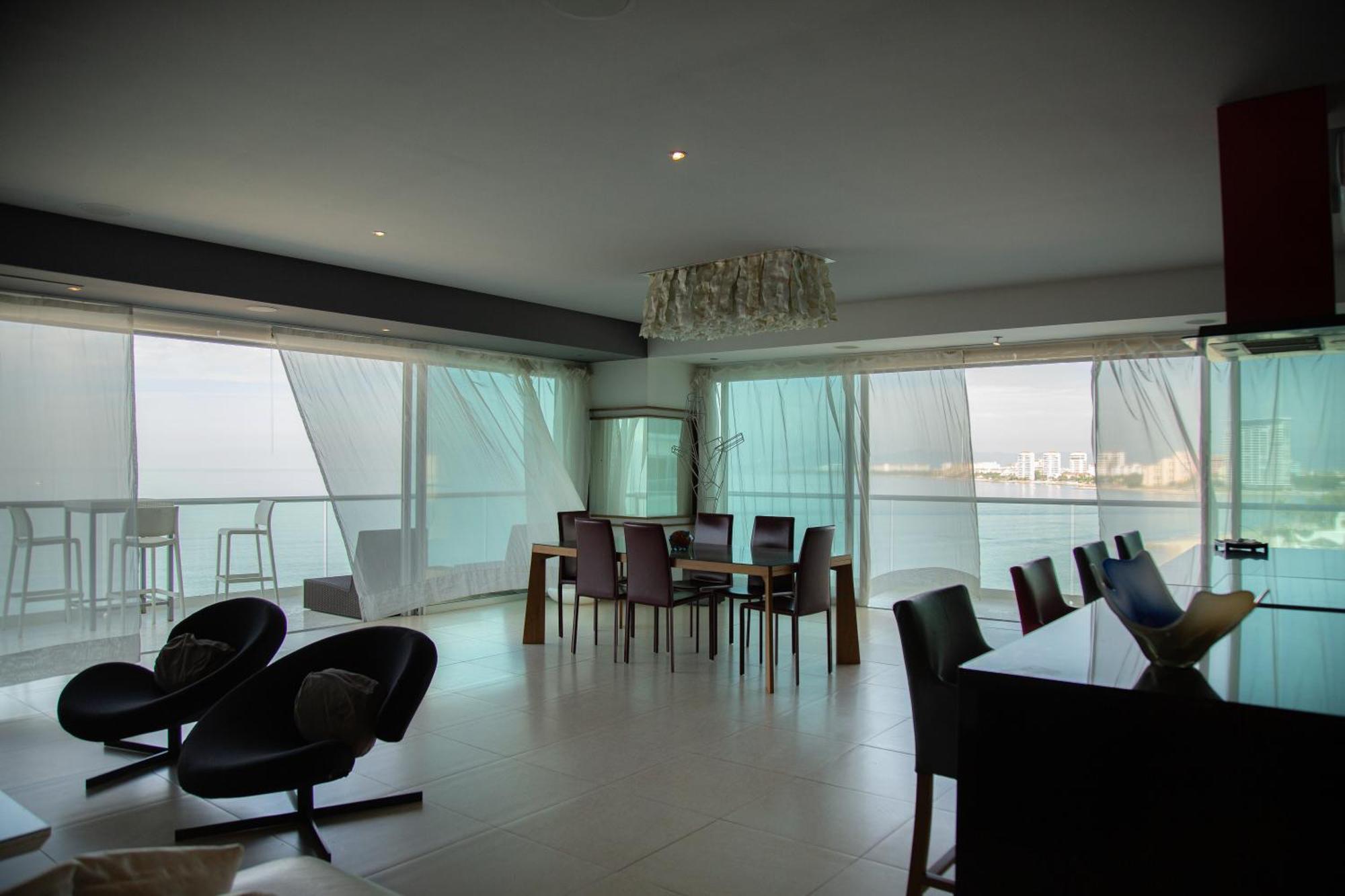 Luxury Peninsula Apartment