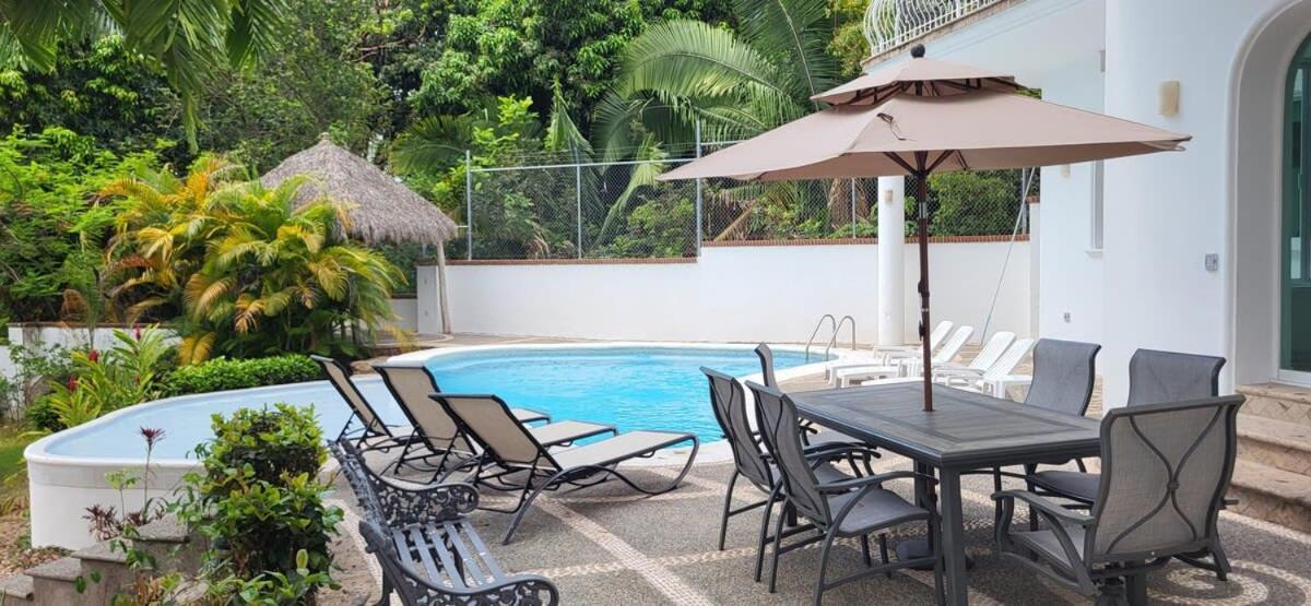 Martha Garza Blanca - Private Heated Pool