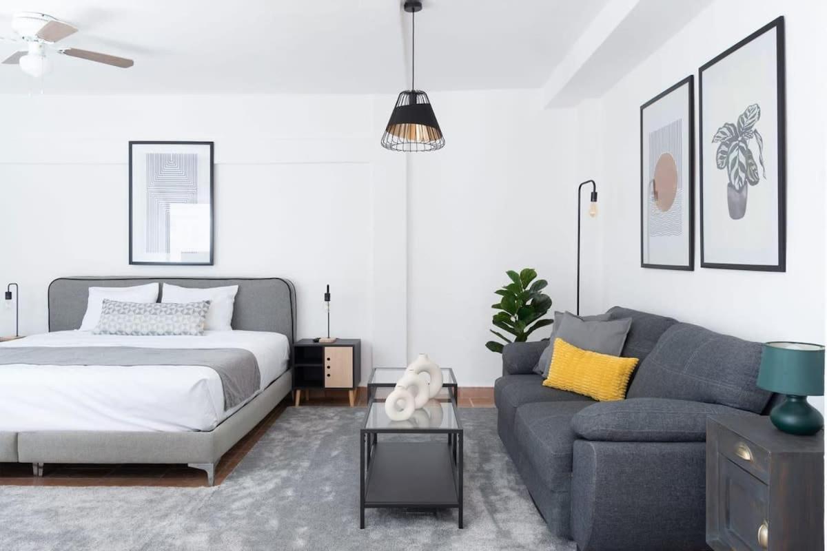 1 Bedroom Unit C - One Block Away From The Apartment
