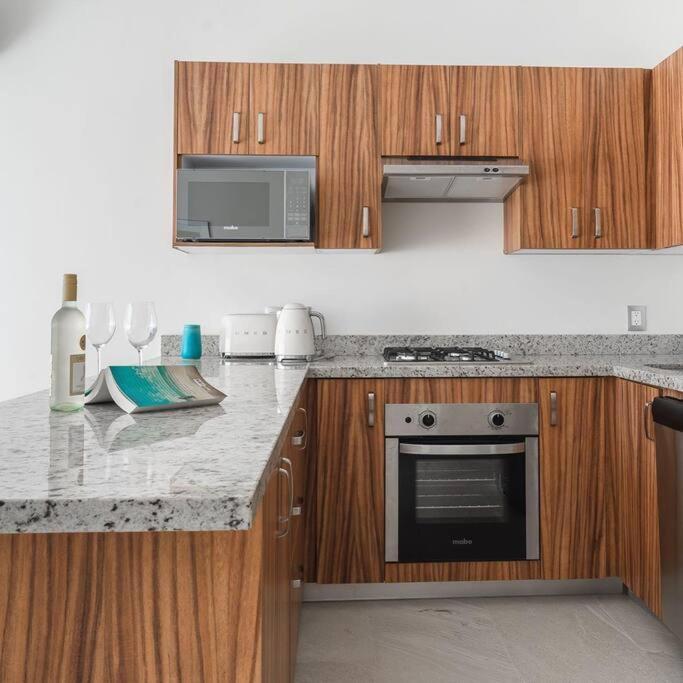 Apartment Pv Moderne: Design, Location, Beach, Pool.
