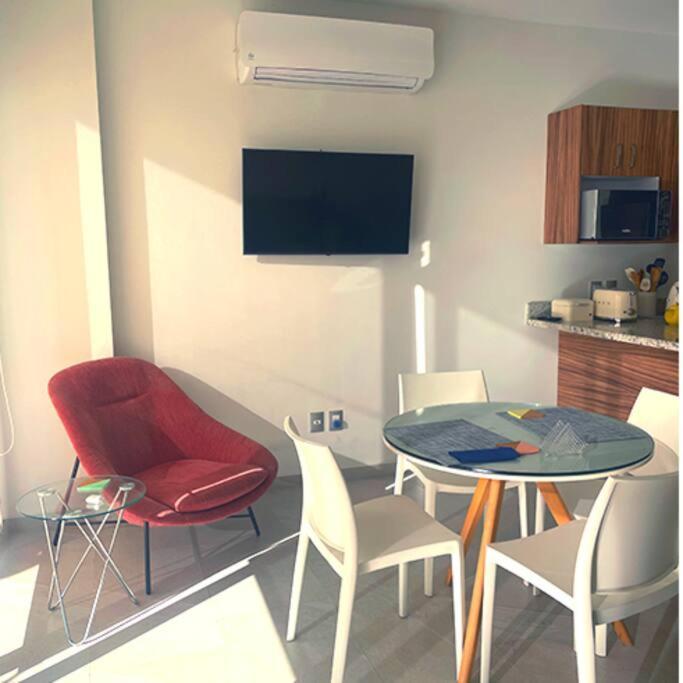 Pv Moderne: Design, Location, Beach, Pool.