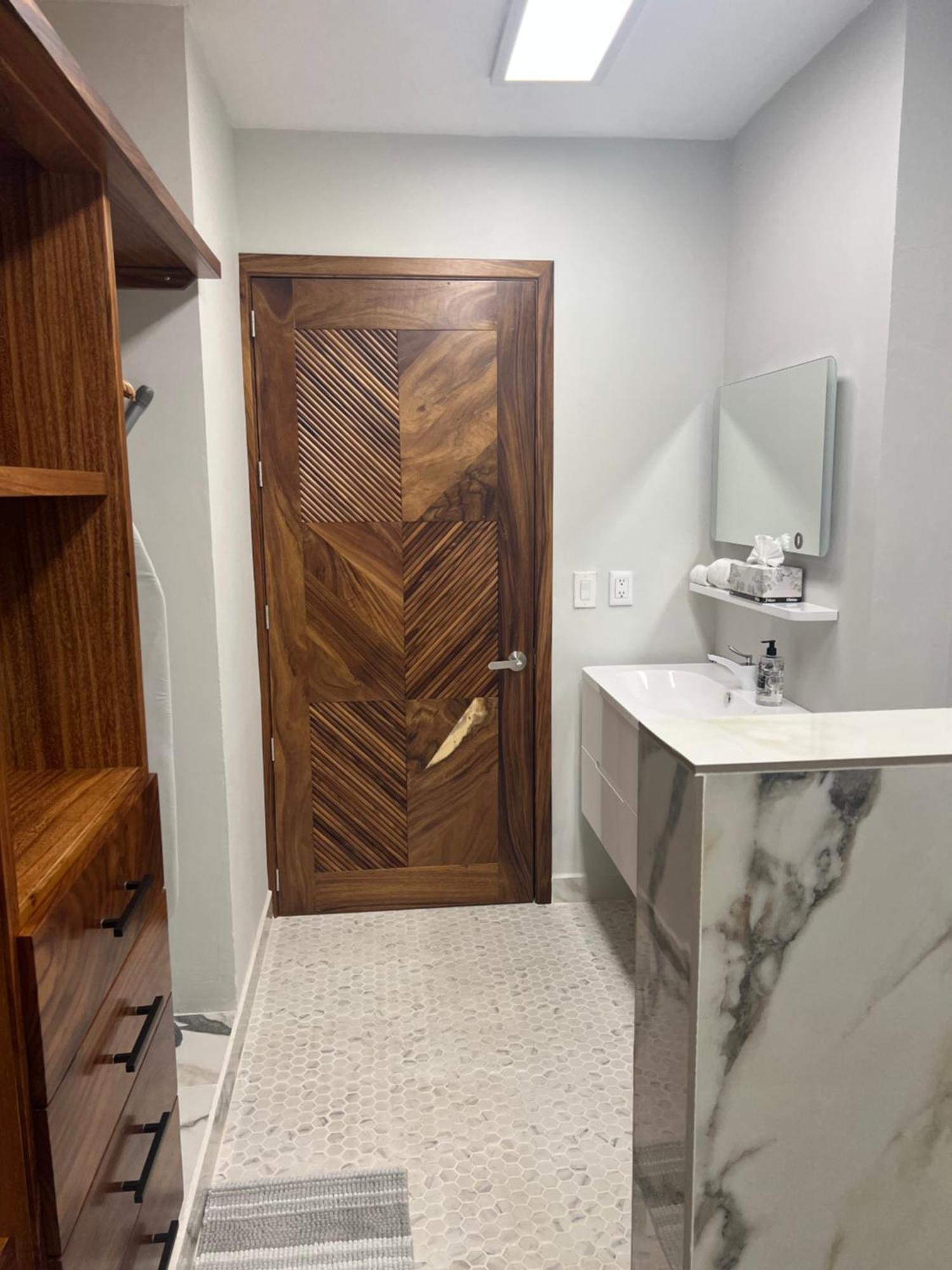 South Shore Luxury Suites,