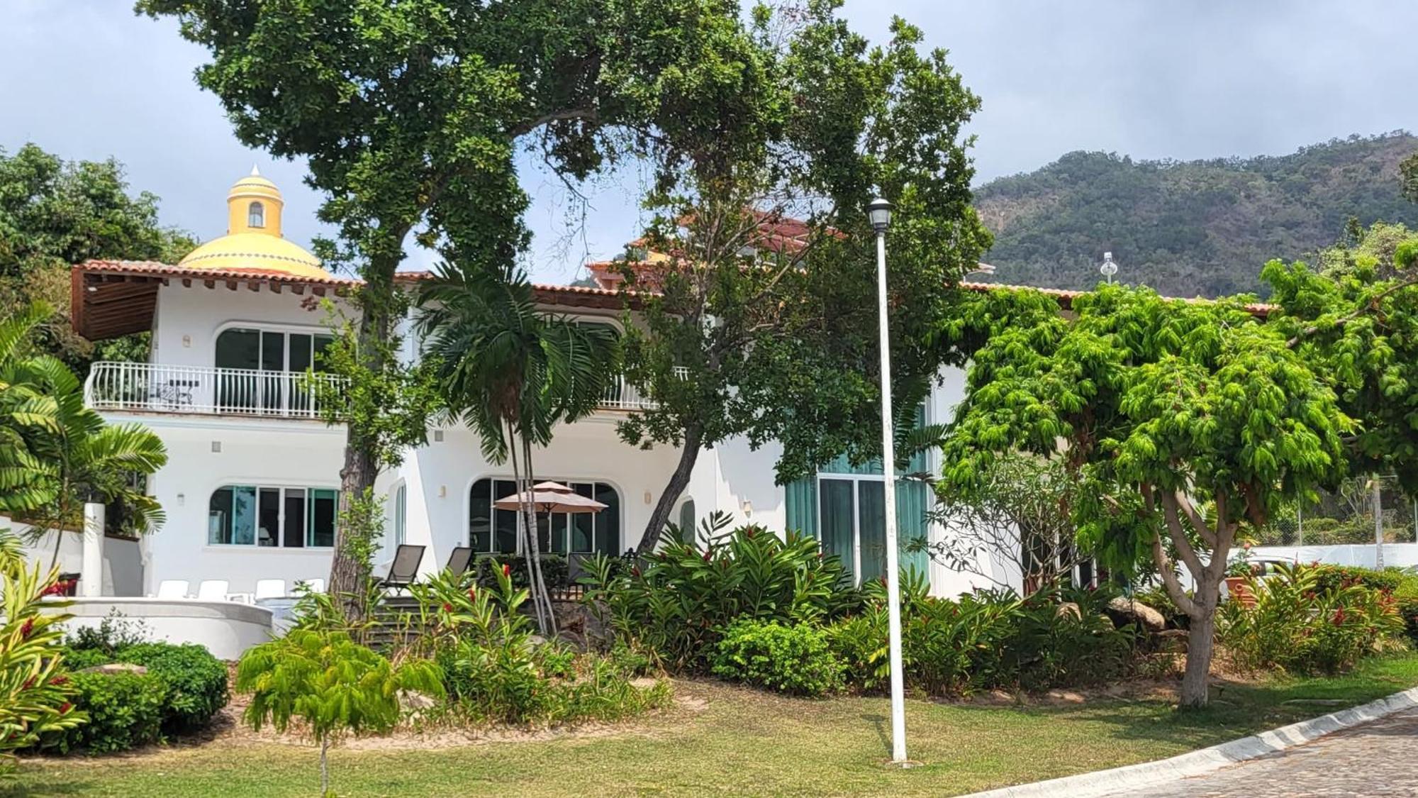 Martha Garza Blanca - Heated Pool, Chef & Full Staff Included Villa *
