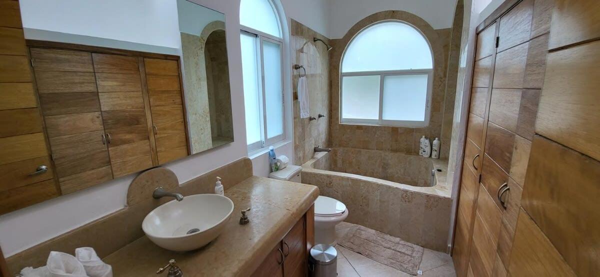 Martha Garza Blanca - Private Heated Pool