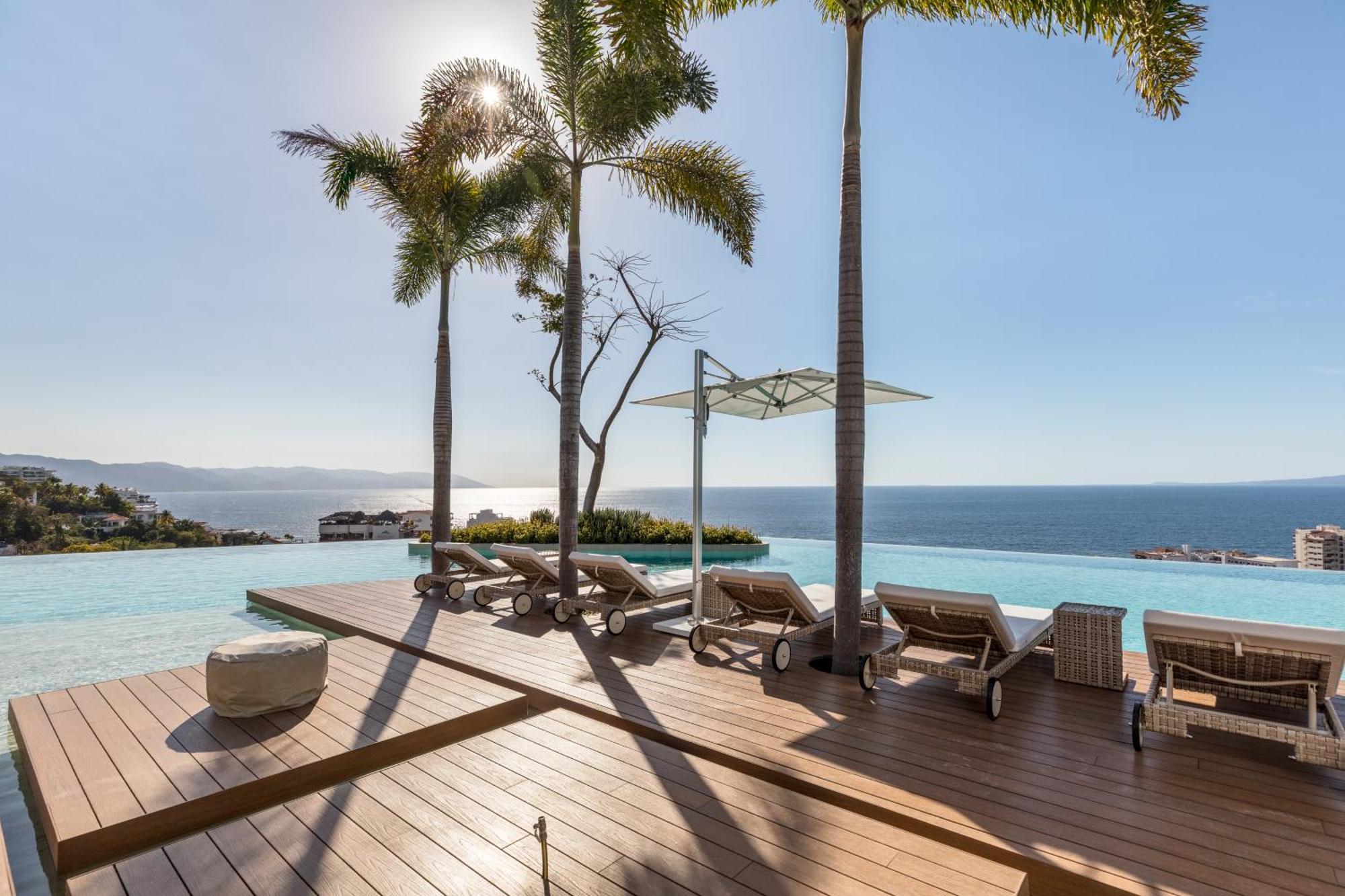Luxury Condo-in The Heart Of Zona Romantica, Steps From Restaurants, Shops And Nightlife Apartment