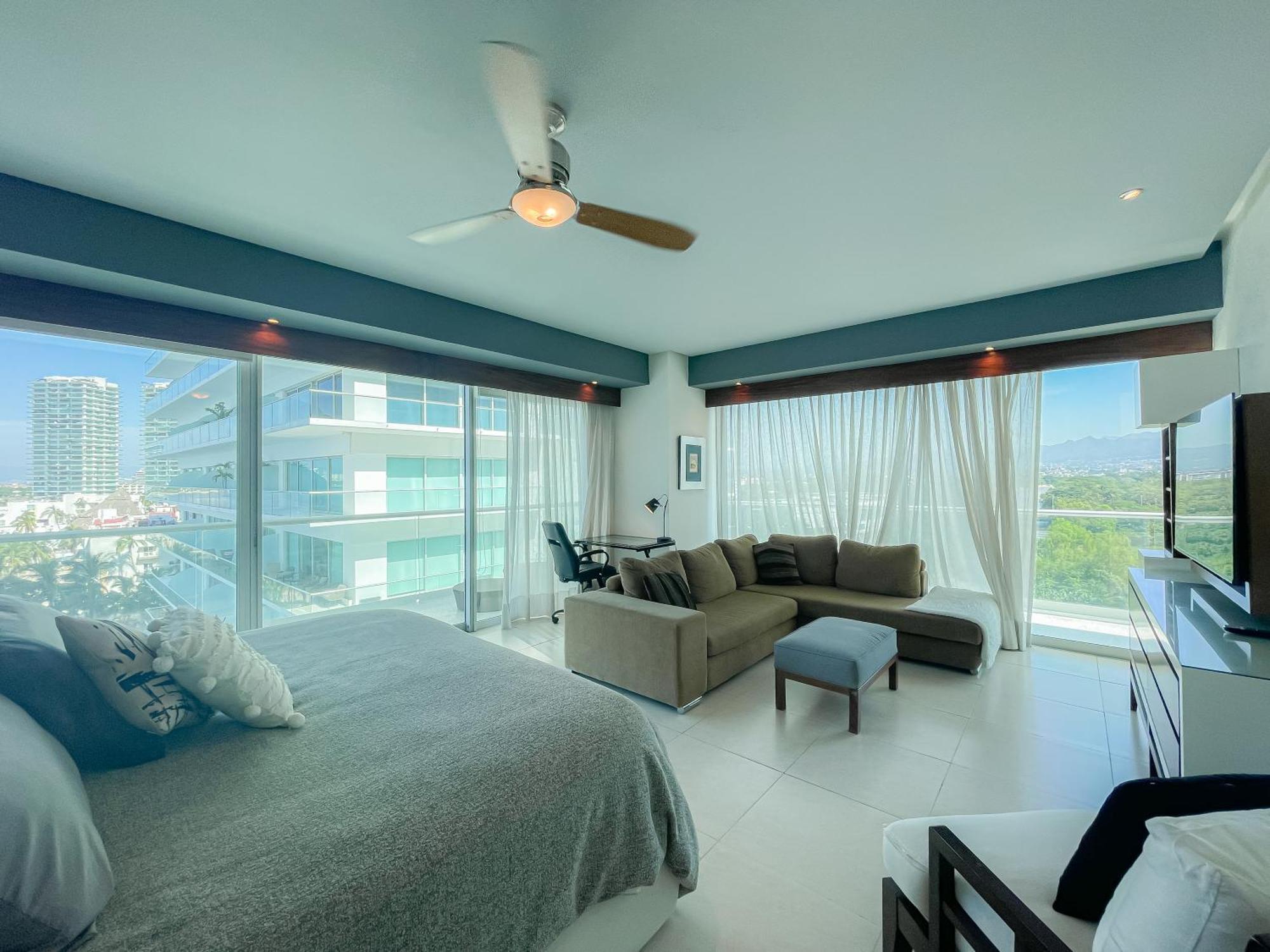 Luxury Peninsula Apartment