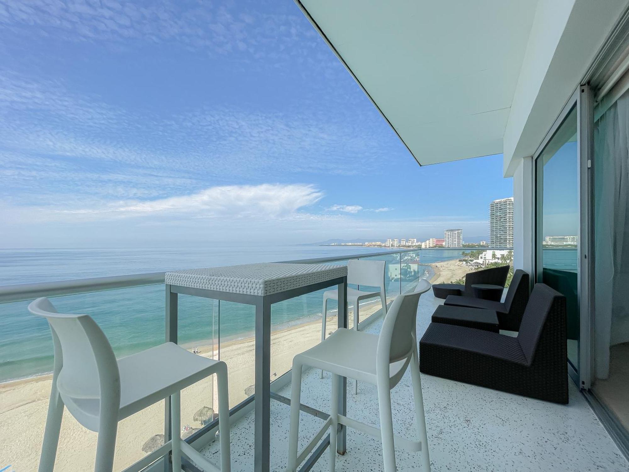 Luxury Peninsula Apartment