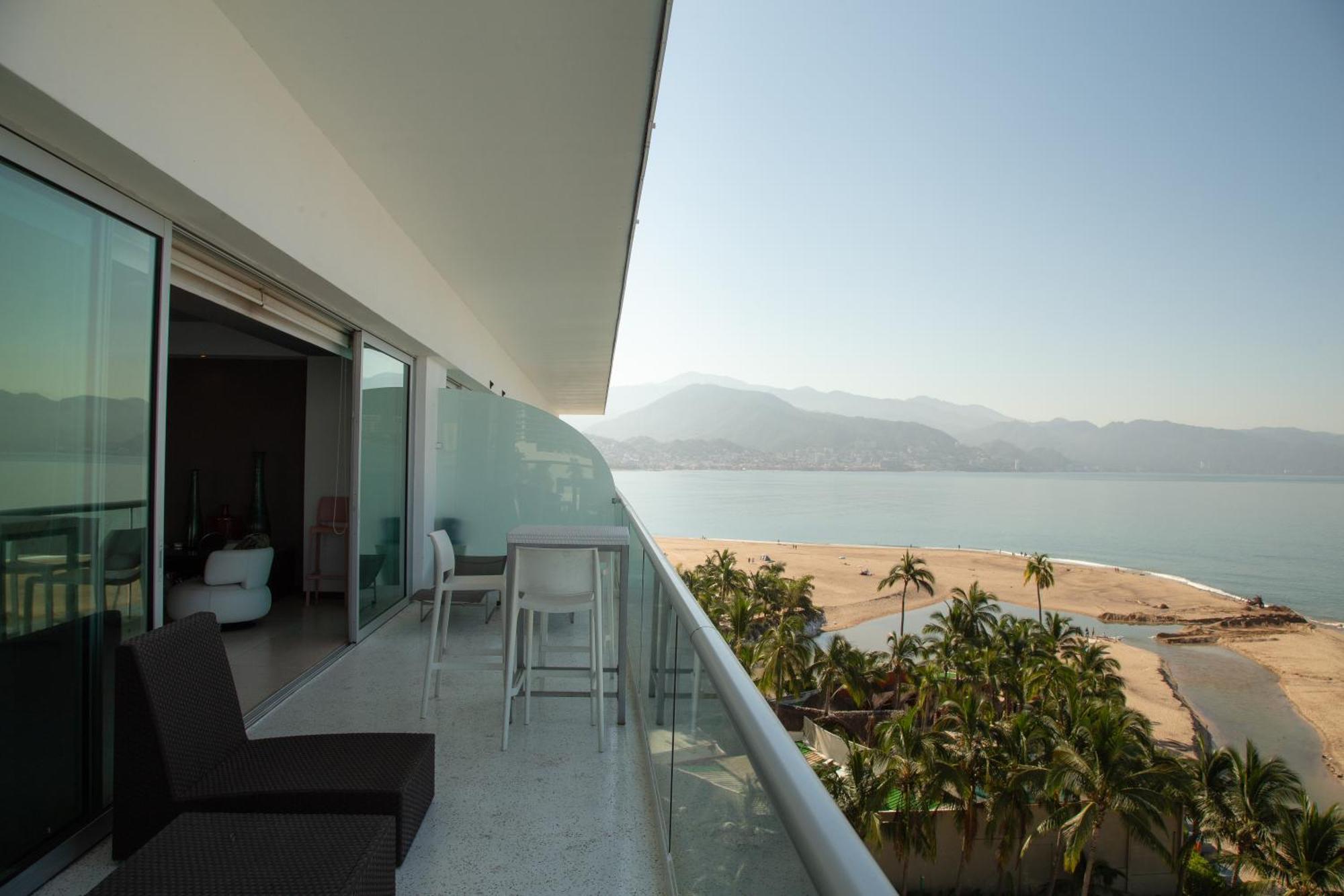 Luxury Peninsula Apartment