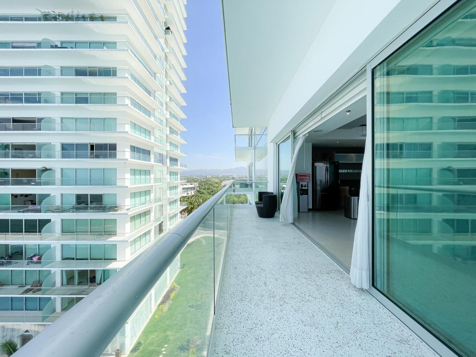 Luxury Peninsula Apartment