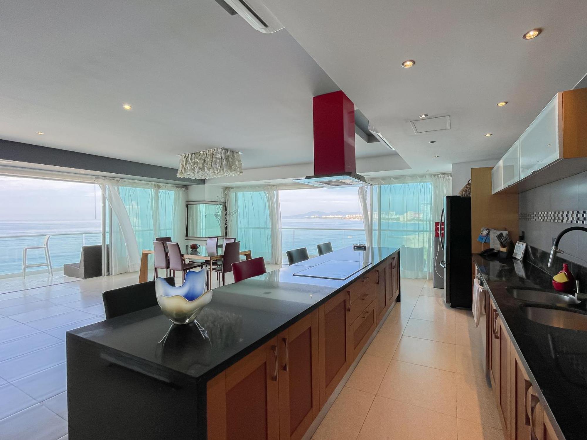 Luxury Peninsula Apartment *