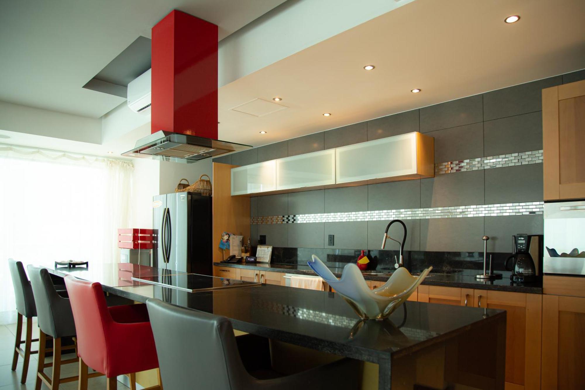 Luxury Peninsula Apartment *
