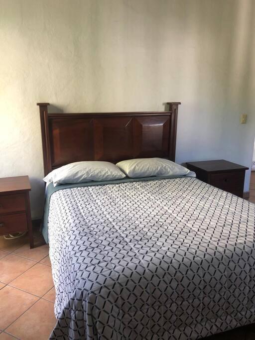 Centrally Located 1 Block From Beach, Quiet 2 Bedroom With Pool *