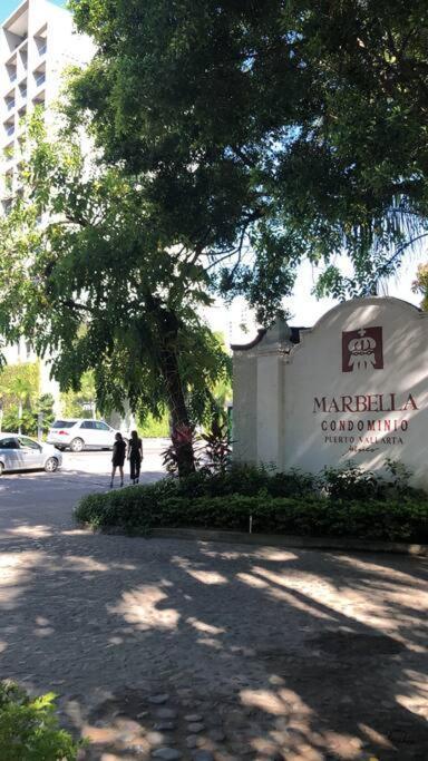 Centrally Located Quiet 2 Bedroom With Pool One Block From *
