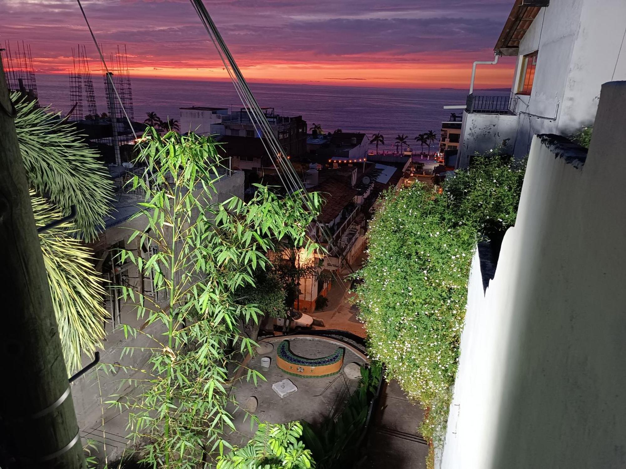 Estudio Y Terraza Con Vista Al Mar Por El Malecon