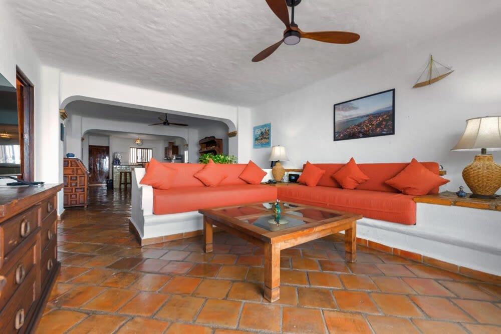Ocean View 2br Condo-balcony-beach-pool Apartment
