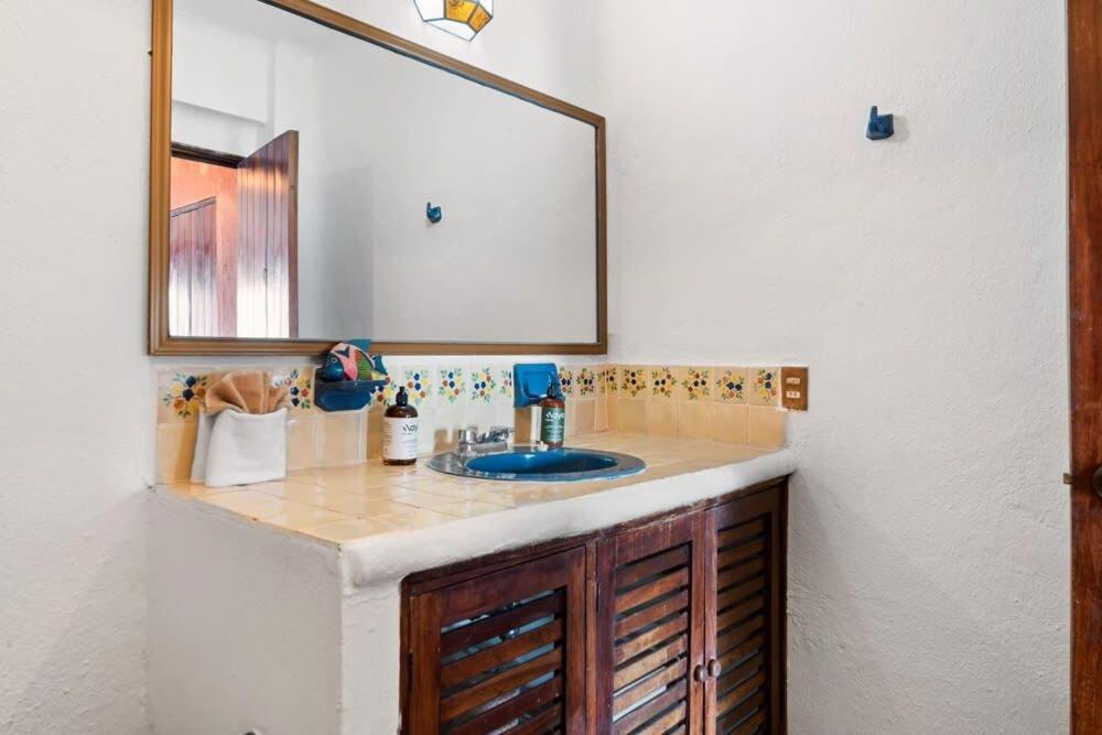 Ocean View 2br Condo-balcony-beach-pool