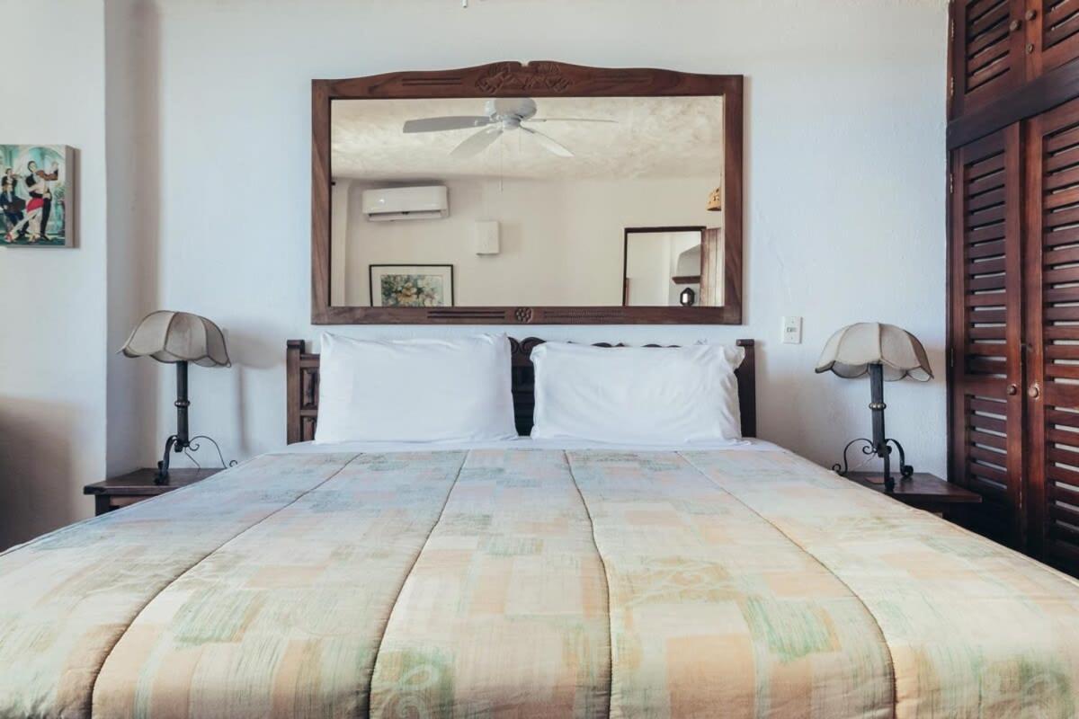 Ocean View 2br Condo-balcony-beach-pool Apartment
