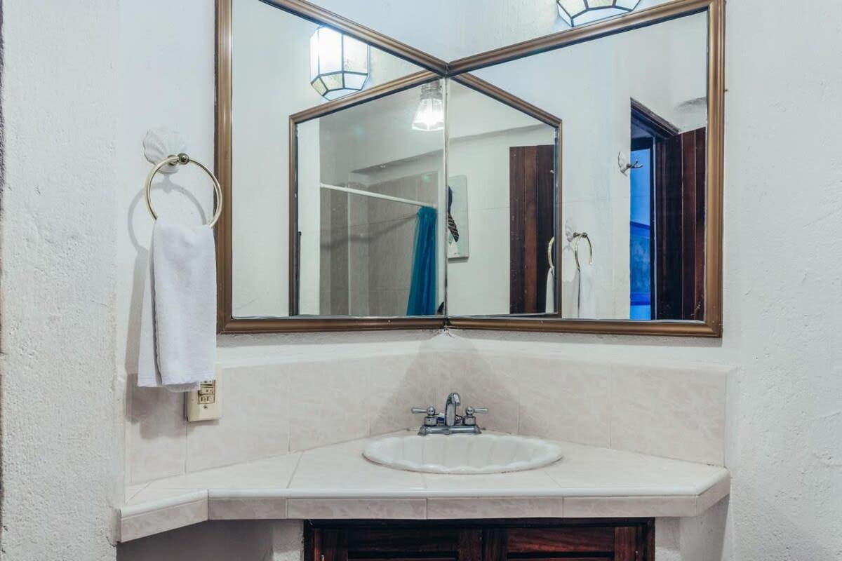 Ocean View 2br Condo-balcony-beach-pool *